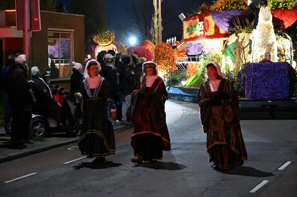 ../Images/Verlicht bloemencorso 2024 076.jpg